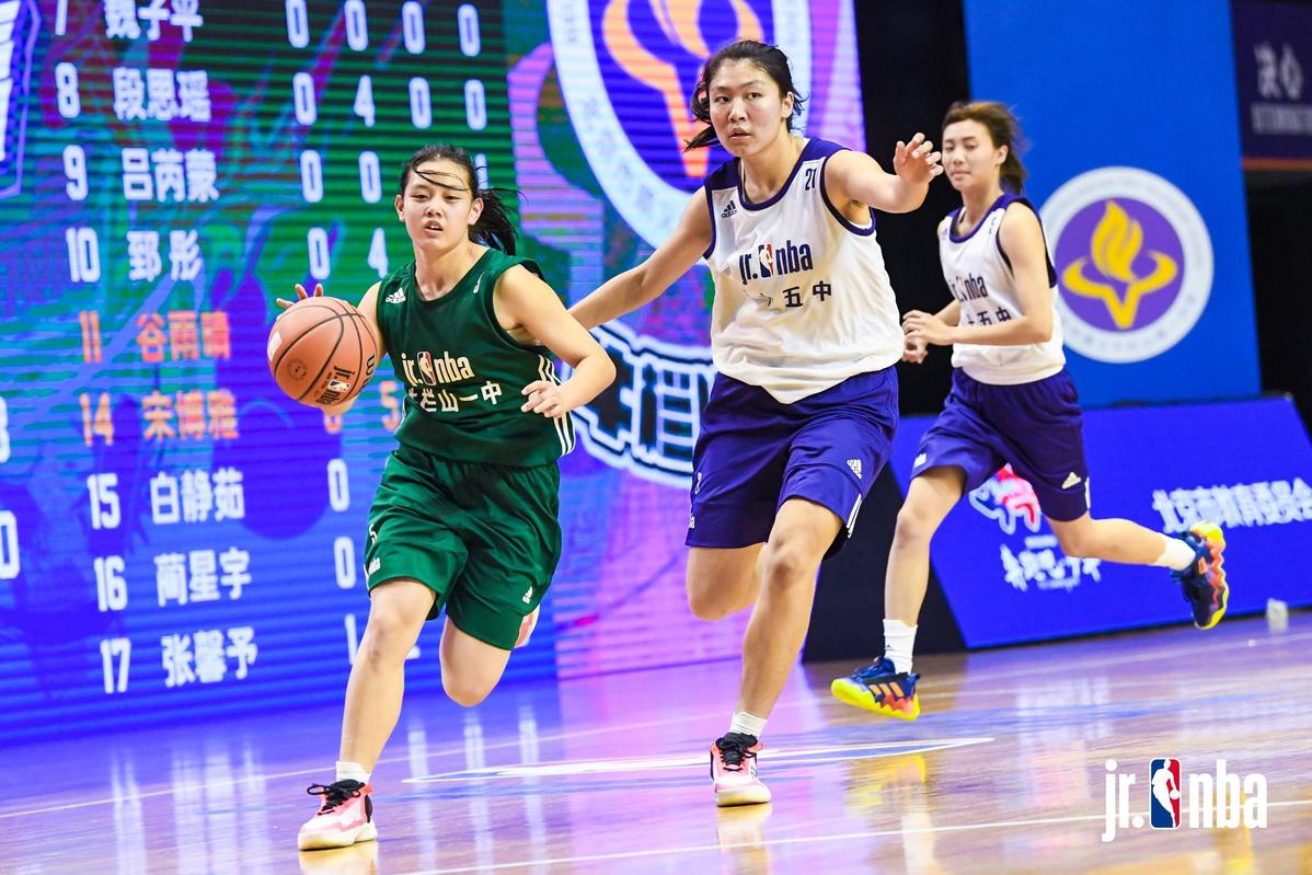 弗里克：亚马尔防守端表现也很积极，费兰是非常聪明的球员