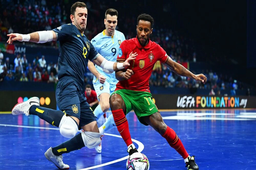 半场：亚特兰大0-1萨索洛，皮纳蒙蒂造点，贝拉尔迪点射